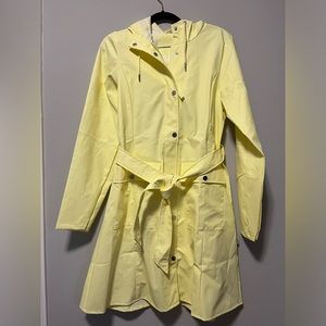 NWT RAINS Curve womens raincoat, Straw/ yellow, size Small